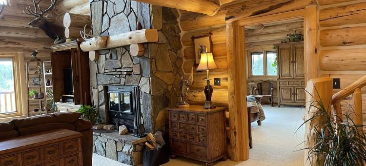 爷爷之家. 专属, 惊艳, 私人原木屋. 火坑 & 池塘(Grandpa’s Place. Exclusive, Stunning, Private Log Home. Firepit & Pond)图片