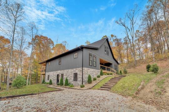 Luxury Cabin in Hocking Hills that sleeps 16!