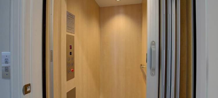 海滨，距沙滩和海浪仅数步，豪华，配有泳池、电梯，6卧室度假屋(Luxurious Oceanside w/pool, elevator, 6 BR, steps from the sand and surf)图片