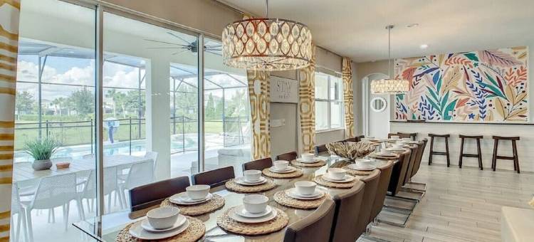 公园可容纳32人，带私人泳池、影院和游戏室的定制主题度假屋!(Custom Themed Home sleeps 32 -near parks with private pool, theater, game room!)图片