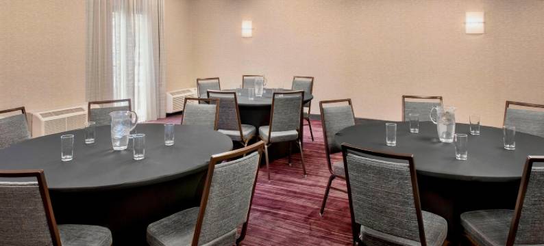 万怡纽瓦克自由国际机场酒店(Courtyard Newark Liberty International Airport)图片