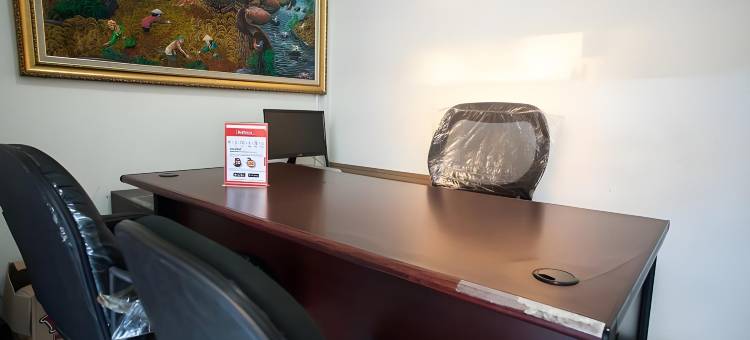 近塔曼巴贡库尔红门酒店(Hotel O Tegalsari Near Tunjungan Plaza)图片