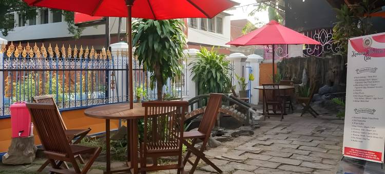 红多兹普拉斯酒店-岸朱广场(RedDoorz Plus @ Alun Alun Nganjuk)图片