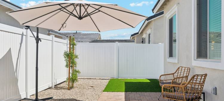 闪亮的现代家居带游泳池烧烤(Sparkling Modern Home in Buckeye with Pool,BBQ)图片