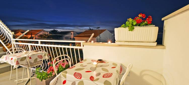 桑斯苏佩塔尔布拉奇岛酒店(ꕥ Rooms Sunce, Family Choice, Best Panoramic View, Supetar Island Brac)图片