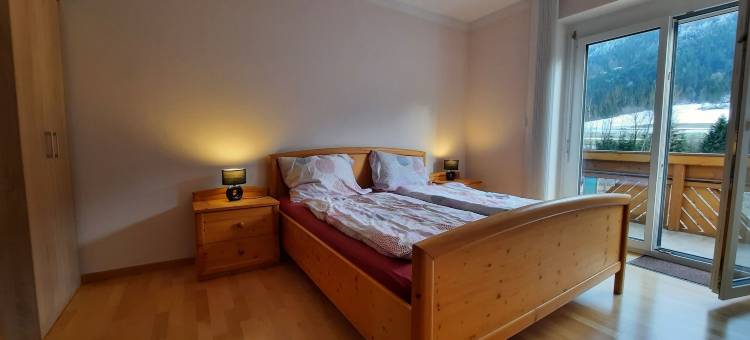 阿列古斯塔(Alie Gusta)图片