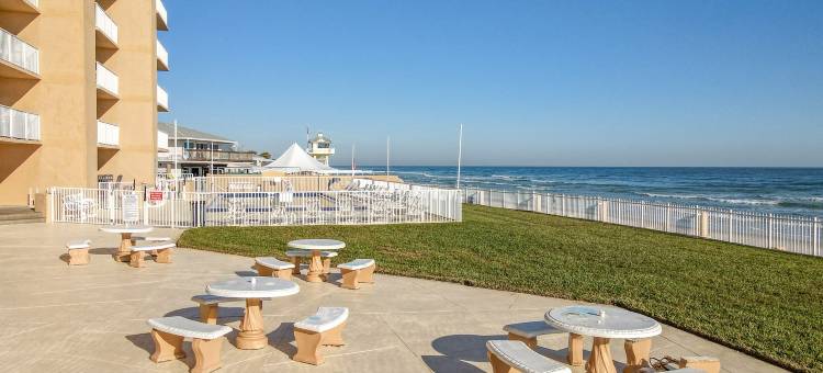 Poolside Access and Ocean Views - Charming Coastal Escape图片