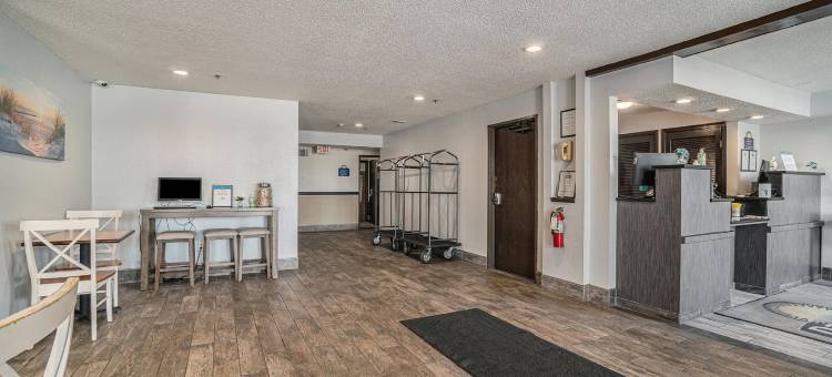 奥马哈东北戴斯套房酒店(Days Inn & Suites by Wyndham Traverse City)图片