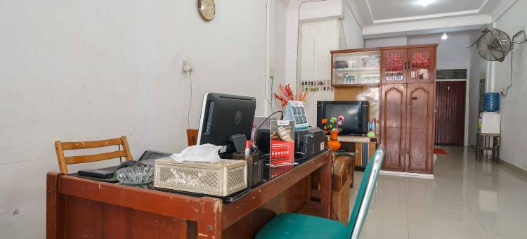 红门酒店Syariah尼尔斯塔修恩克雷塔阿皮基萨兰(RedDoorz Syariah Near Stasiun Kereta Api Kisaran)图片