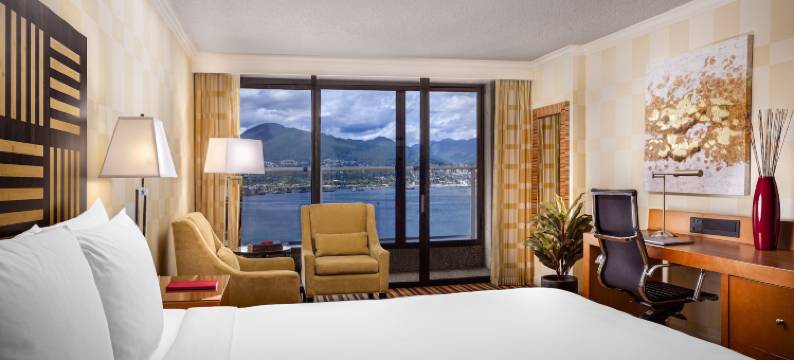 顶峰温哥华港湾滨水酒店(Pinnacle Hotel Vancouver Harbourfront)图片