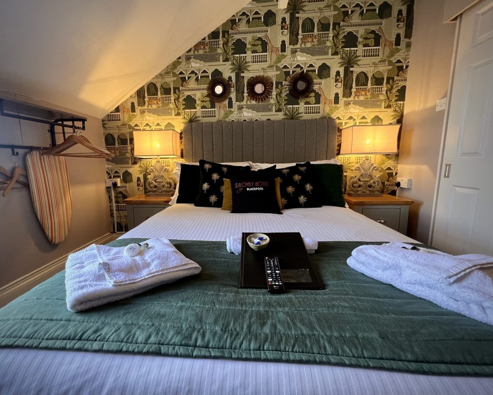 Delovely Hotel Over view