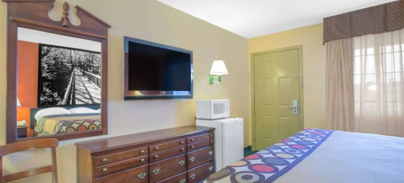 塔拉迪加温德姆速8酒店(Super 8 by Wyndham Talladega Al)图片