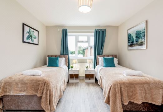 HiikotsHomes - Dartford Hotel Overview