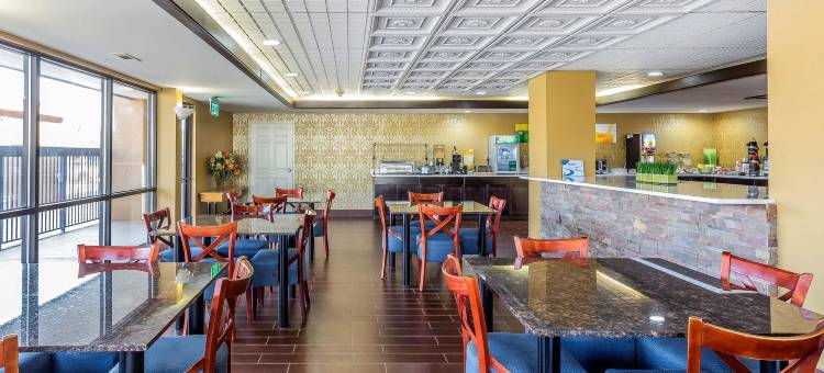 凯艺套房酒店-近罗宾斯空军基地(Quality Inn & Suites Near Robins Air Force Base)图片