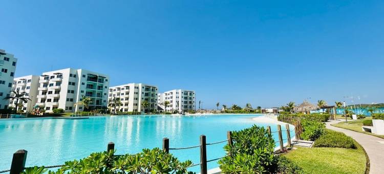 蓝色泻湖(Blue Lagoon)图片