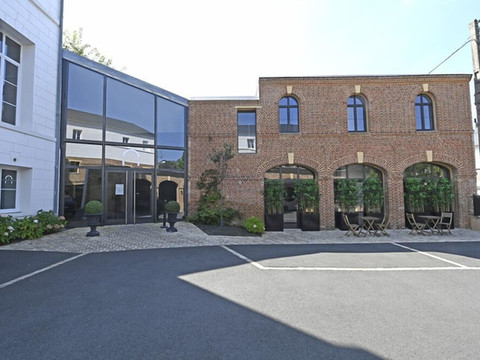 主教府及水疗中心