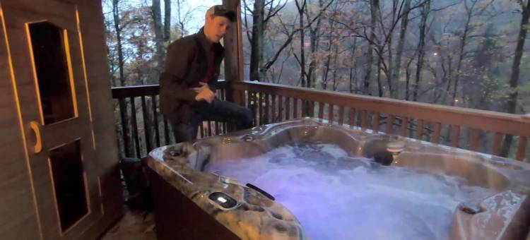 带热水浴缸、桑拿和台球桌的美丽小屋(Kuntree Cabin by Beyond Expectations W Hot Tub)图片