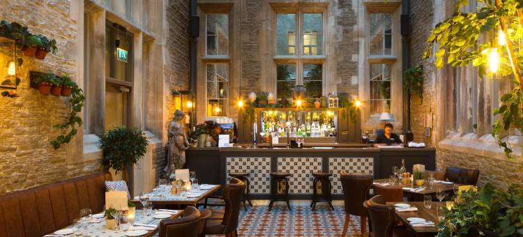 德威尔托特沃斯庄园(De Vere Tortworth Court)图片