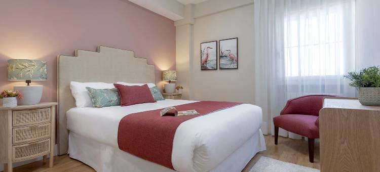 Bright stay Córdoba. Paseo de la victoria图片