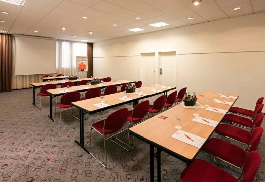 Ibis Nuernberg City am Plaerrer Hotel Overview