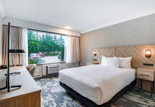 Sandman Hotel & Suites Kelowna Hotel Overview