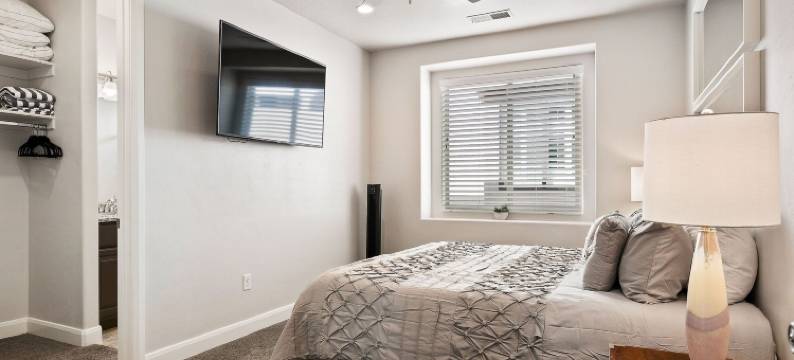 纬度调整 由RedAwning提供(Latitude Adjustment Townhouse)图片