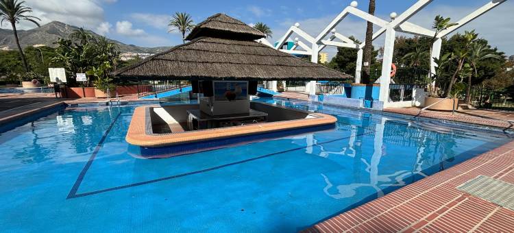 Apartment with sea views in Benalbeach图片