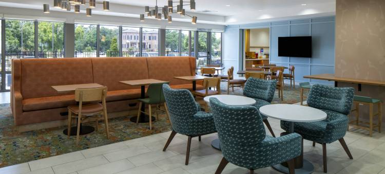 希尔顿旗下欢朋酒店，位于海湾港海滩大道(Hampton Inn by Hilton Gulfport Beach Boulevard)图片