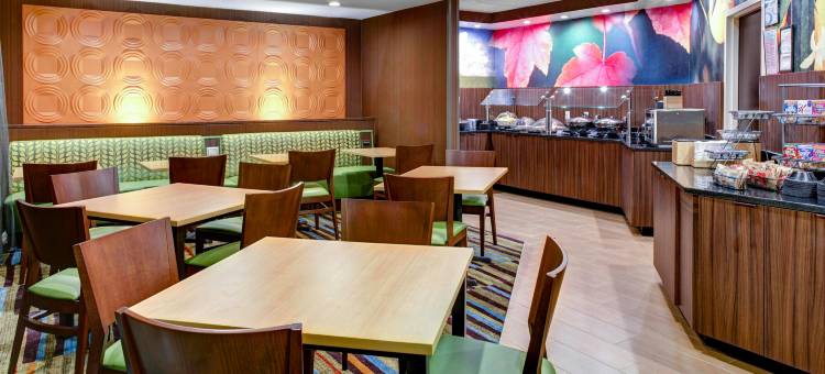 亚特兰大萨沃尼万枫酒店及套房(Fairfield Inn & Suites Atlanta Suwanee)图片