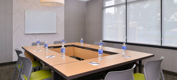 柯罗纳河畔SpringHill 酒店(SpringHill Suites Corona Riverside)图片