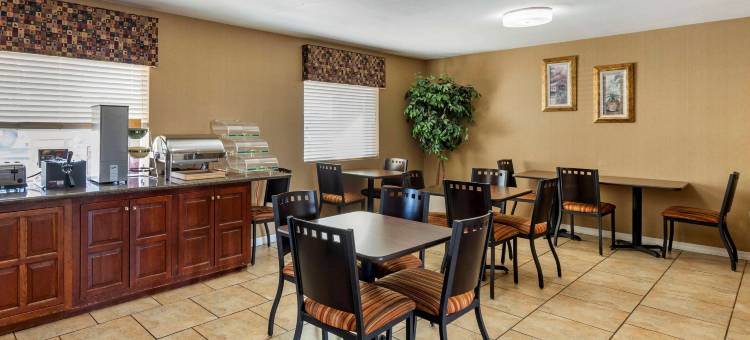 拉塞尔维尔I-40凯艺酒店(Quality Inn Russellville I-40)图片