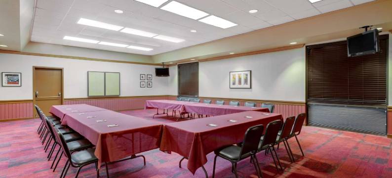 普罗沃华美达酒店(Ramada by Wyndham Provo)图片