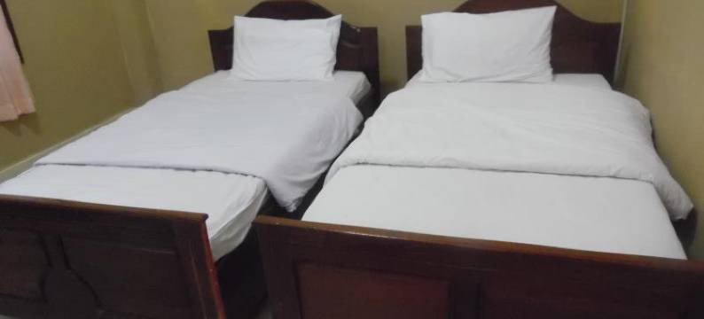 瑞塔纳朋菲素克酒店(Rattanaphongphasouk Hotel)图片