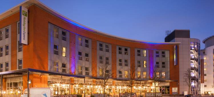 朴次茅斯冈沃夫码头智选假日酒店(Holiday Inn Express PORTSMOUTH - GUNWHARF QUAYS by IHG)图片