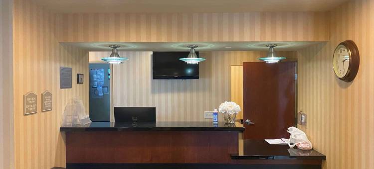 奥什科甚美吟温德姆酒店(AmericInn by Wyndham Oshkosh)图片