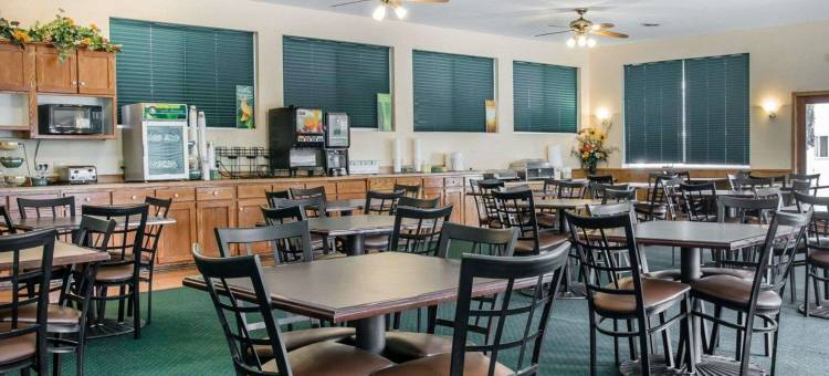 品质酒店及套房马基诺市海滨(Quality Inn & Suites Mackinaw City Beachfront)图片