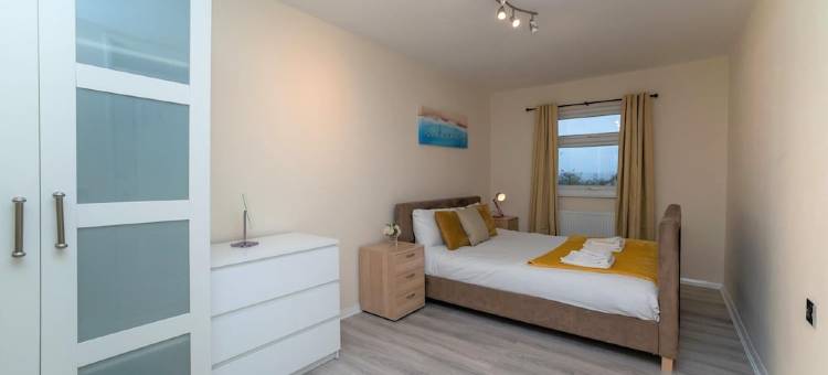 Modern 4 Bedroom House - Free Parking Netflix by Wha for Contractors Relocation Business Travel图片