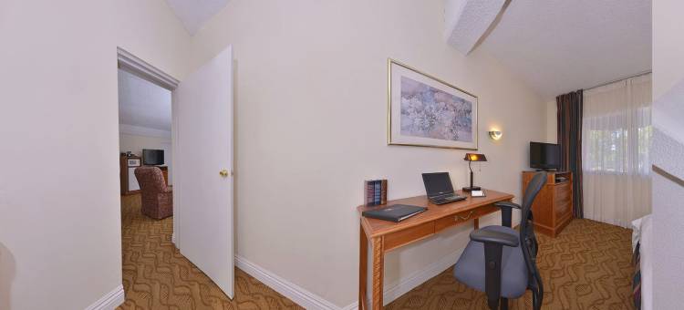 千橡市贝斯特韦斯特优质酒店(Best Western Plus Thousand Oaks Inn)图片