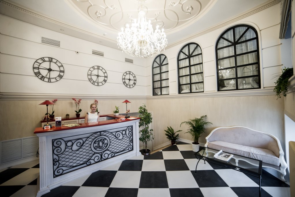 Renome Hotel Over view