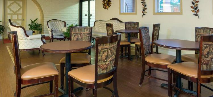 辛辛那提北温德姆戴斯套房酒店(Days Inn & Suites by Wyndham Cincinnati North)图片