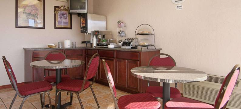 俄克拉何马城州费尔格朗兹速8酒店(Super 8 by Wyndham Oklahoma Fairgrounds)图片