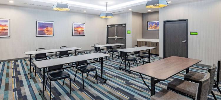 德克萨斯城I-45拉昆塔温德姆套房酒店(La Quinta Inn & Suites by Wyndham Texas City I-45)图片