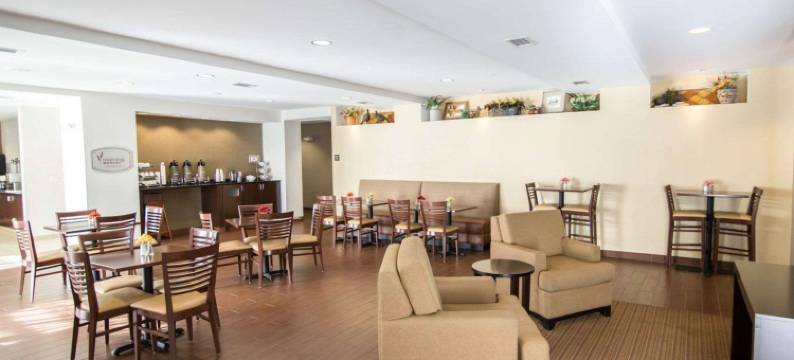 诺顿安眠套房酒店(Sleep Inn & Suites Norton)图片