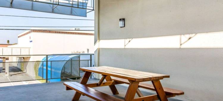 汉福德市中心罗德威酒店(Rodeway Inn Downtown Hanford)图片