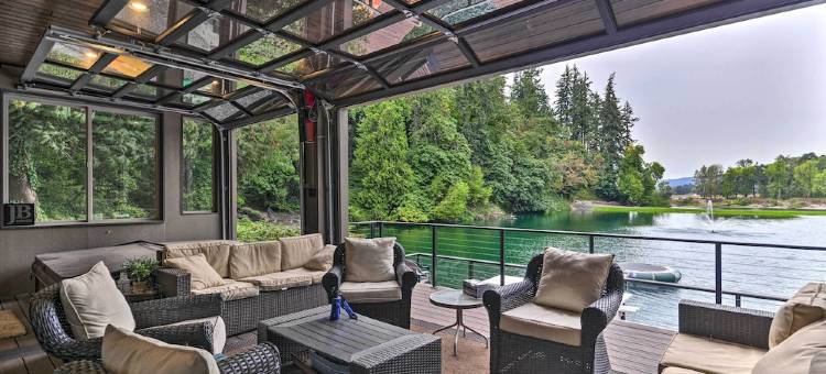 Luxurious Waterfront Retreat w/ Private Pond!图片