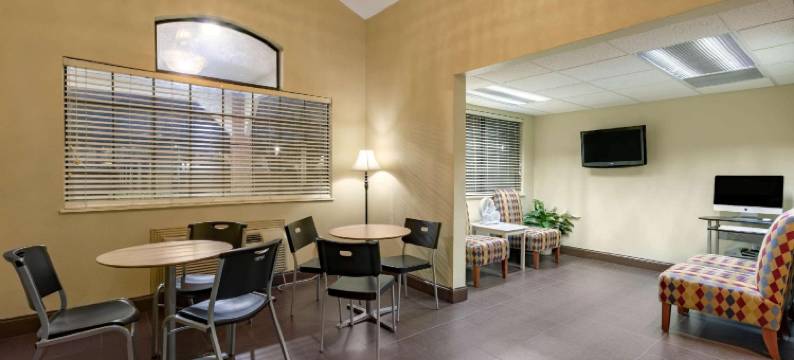 阿林顿/达拉斯地区温德姆麦客达套房酒店(Travelodge by Wyndham Arlington/Dallas Area)图片