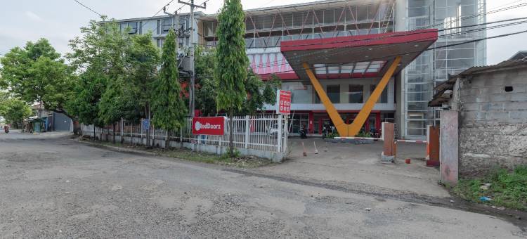 红门伊斯兰教酒店 靠近佩拉布汉鲁图广场(RedDoorz Syariah Near Alun-Alun Pelabuhan Ratu)图片