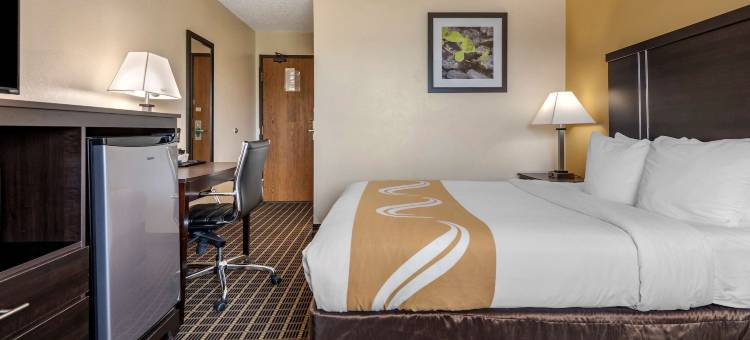 品质套房酒店(Quality Inn & Suites Warren)图片