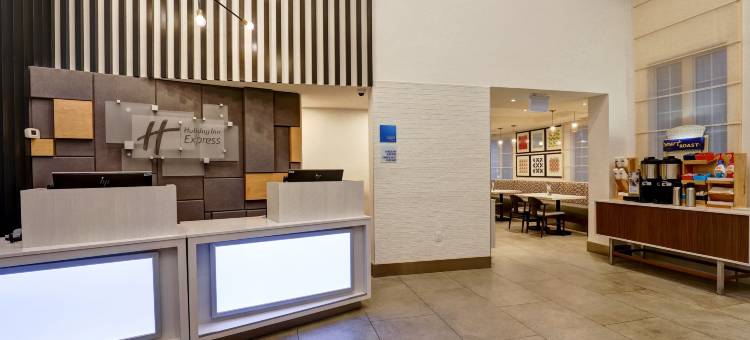 Holiday Inn Express 惠特奥沙瓦(Holiday Inn Express Whitby Oshawa)图片