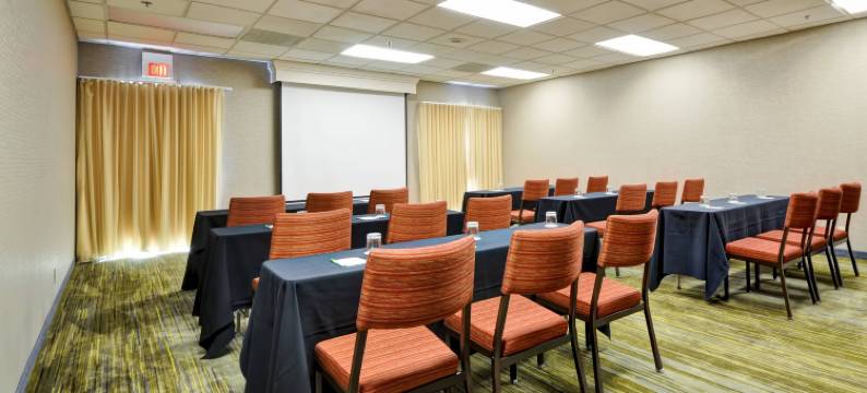 达拉斯医学/市场中心万怡酒店(Courtyard Dallas Medical/Market Center)图片